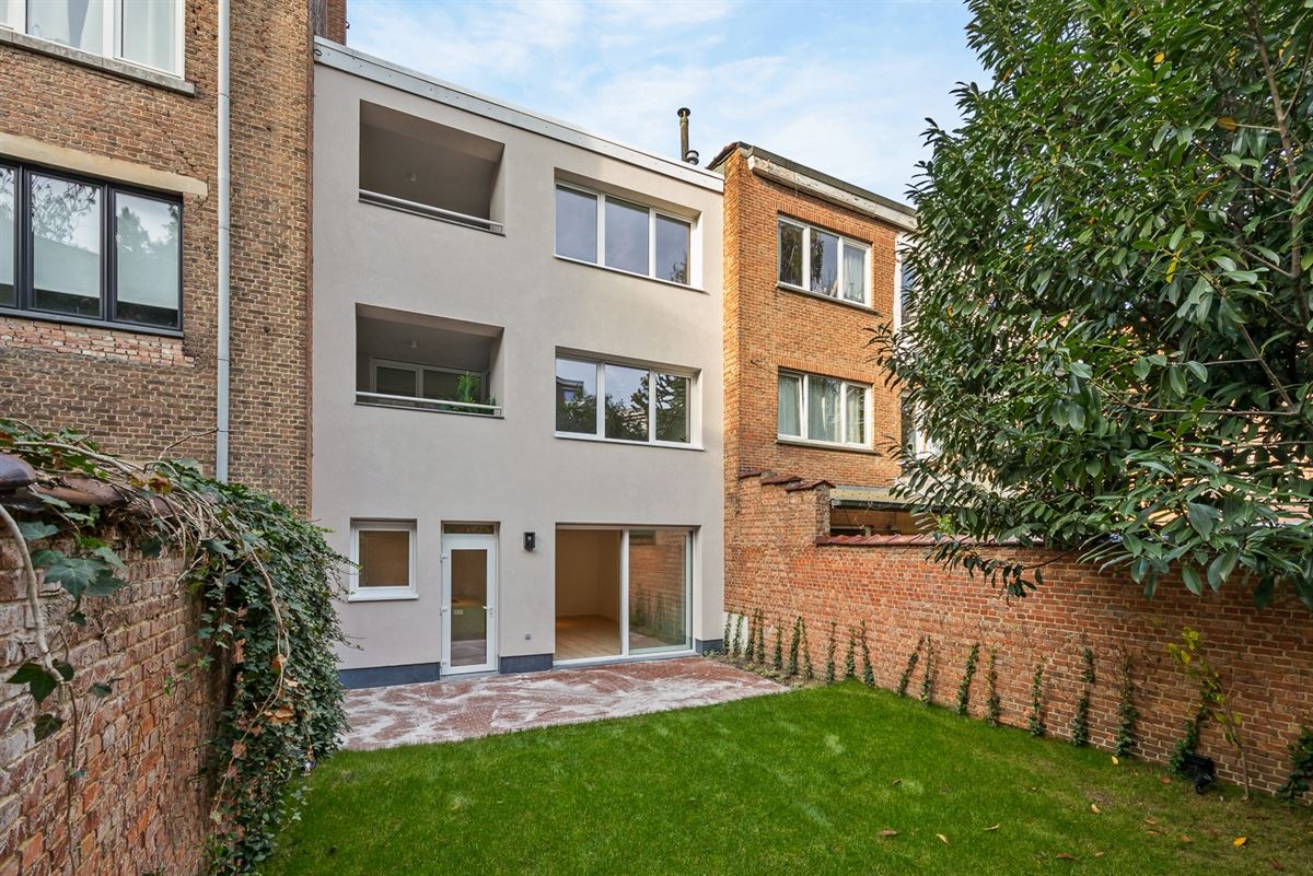 Gerenoveerd gelijkvloers appartement met tuin