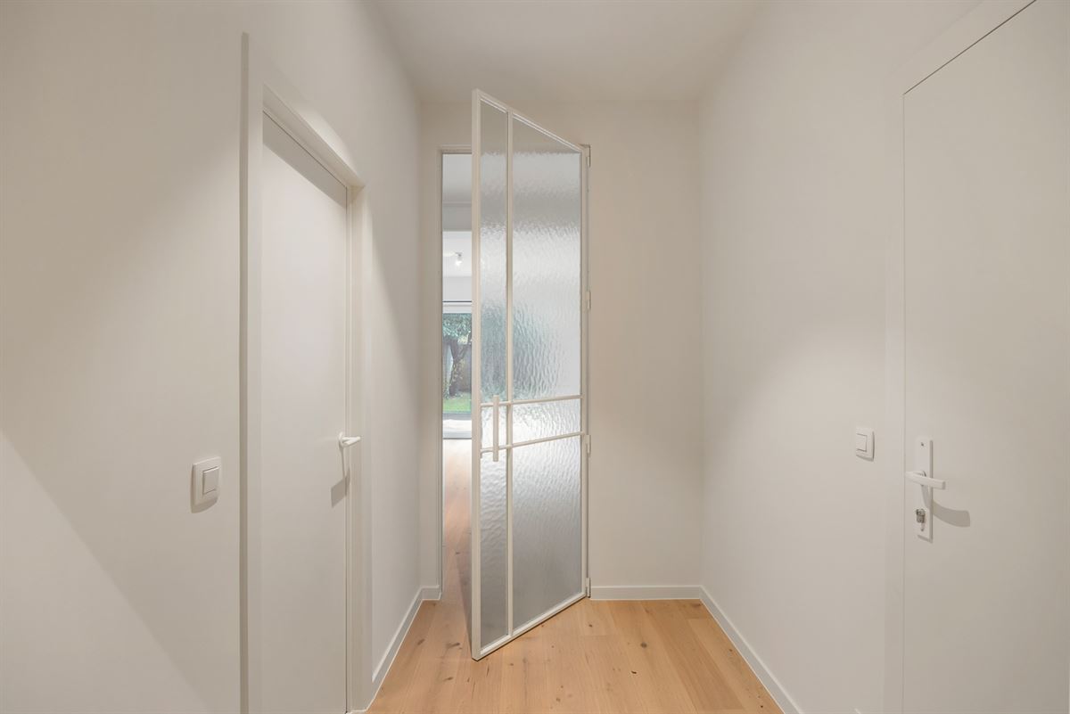 Gerenoveerd gelijkvloers appartement met tuin