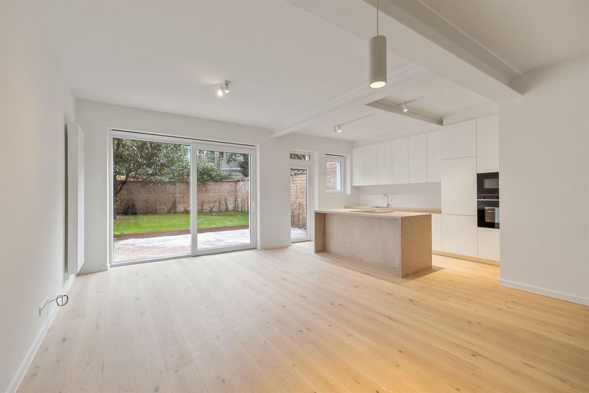 Gerenoveerd gelijkvloers appartement met tuin