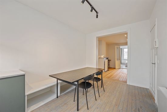 Charmant en Lichtrijk Appartement op bovenste verdieping.