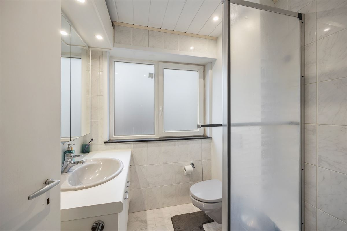 Instapklare en Ruime Gezinwoning met Tuin en Garage