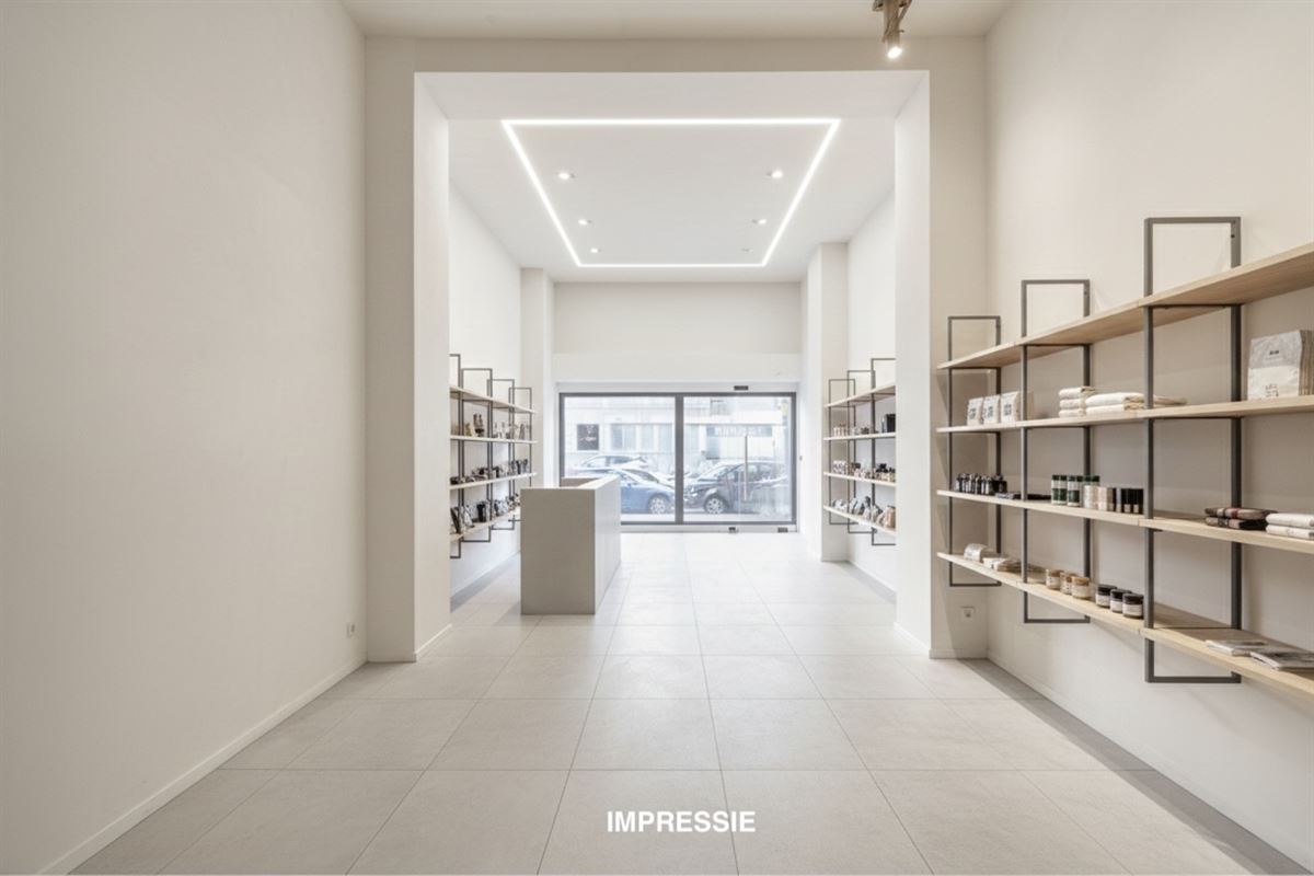 Casco Handelspand met Twee Ingangen in Antwerpen‑Centrum