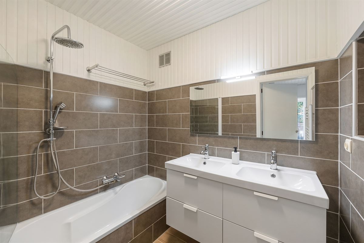 Instapklaar Appartement met Terras en Garage