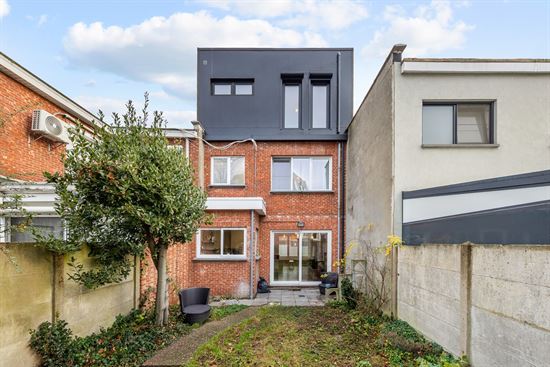 Instapklare en Ruime Gezinwoning met Tuin en Garage