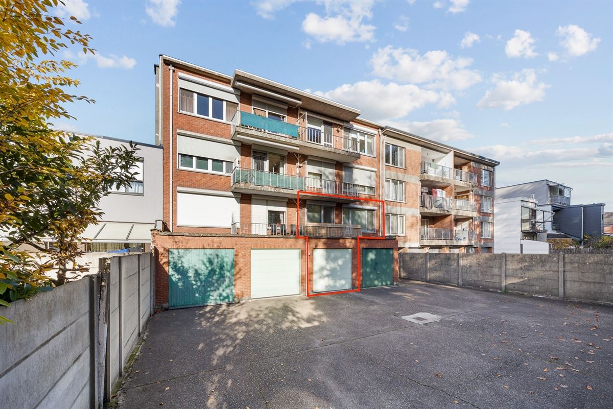 Instapklaar Appartement met Terras en Garage