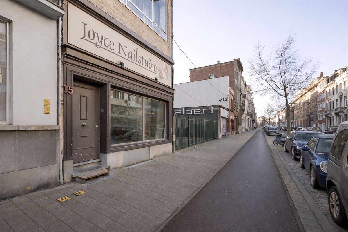 Casco Handelspand met Twee Ingangen in Antwerpen‑Centrum