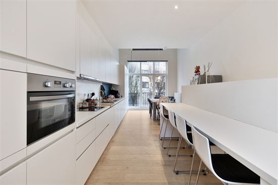 Lichtrijke Stadswoning met 3 Slaapkamers en 2 Terrassen