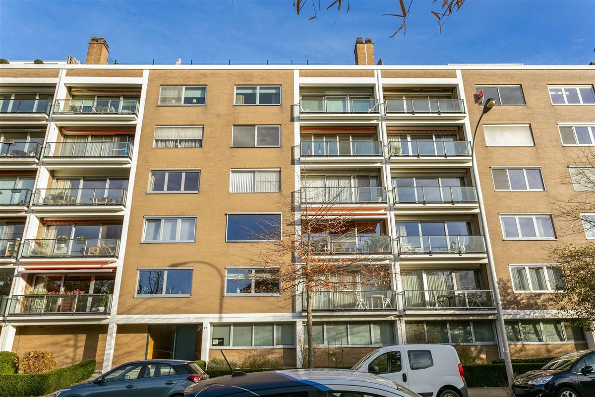 Volledig gerenoveerd, stijlvol en zonnig appartement van 145 m²