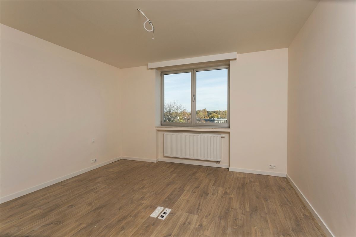 Volledig gerenoveerd, stijlvol en zonnig appartement van 145 m²