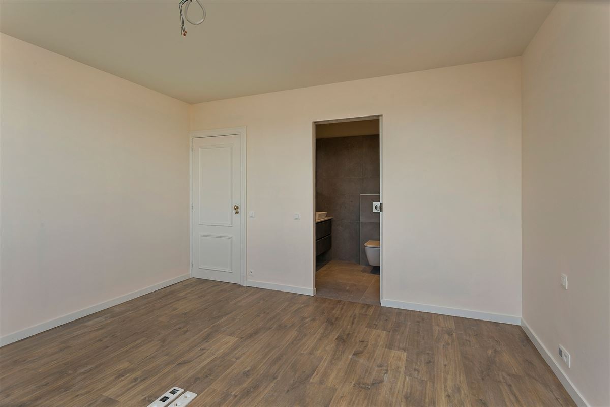 Volledig gerenoveerd, stijlvol en zonnig appartement van 145 m²