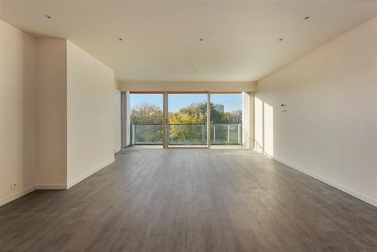 Volledig gerenoveerd, stijlvol en zonnig appartement van 145 m²