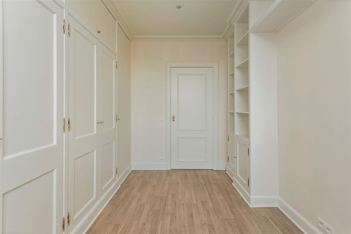 Volledig gerenoveerd, stijlvol en zonnig appartement van 145 m²