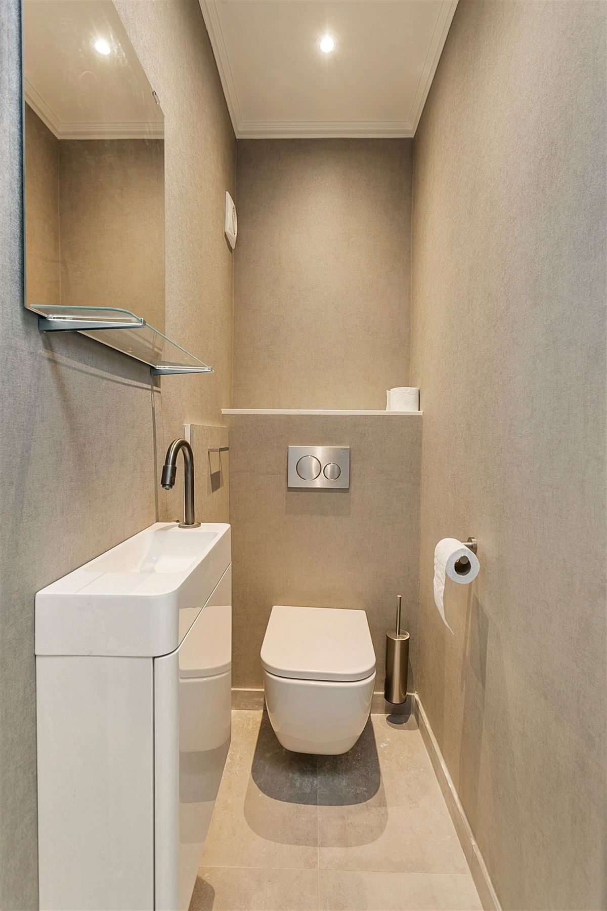 Volledig gerenoveerd, stijlvol en zonnig appartement van 145 m²