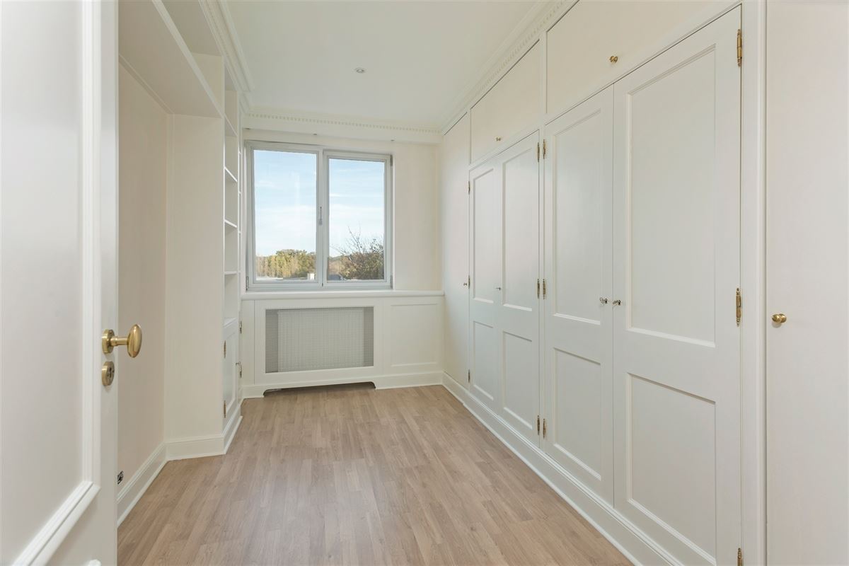 Volledig gerenoveerd, stijlvol en zonnig appartement van 145 m²