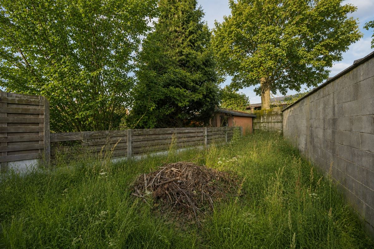 Op te frissen halfopen gezinswoning in Rustige Tuinwijk