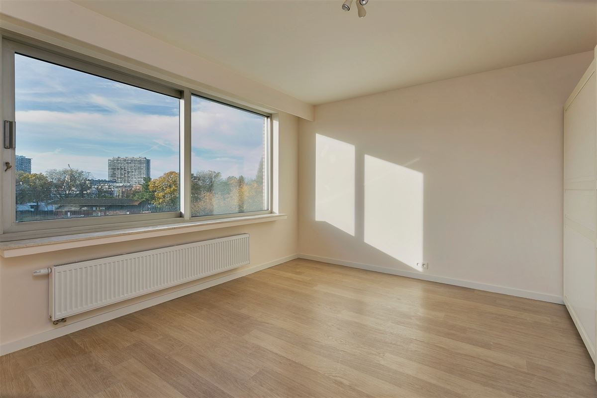Volledig gerenoveerd, stijlvol en zonnig appartement van 145 m²