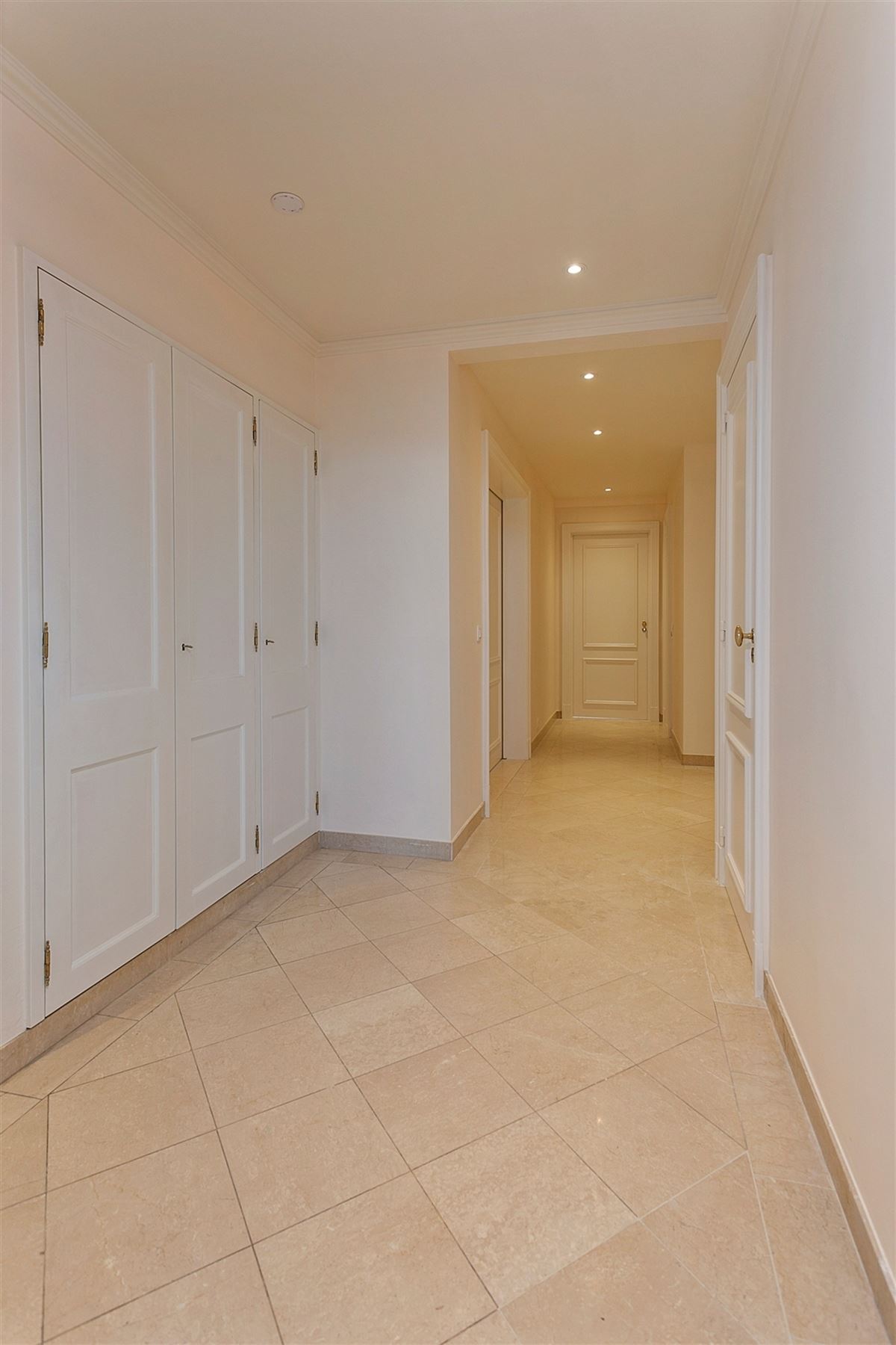 Volledig gerenoveerd, stijlvol en zonnig appartement van 145 m²
