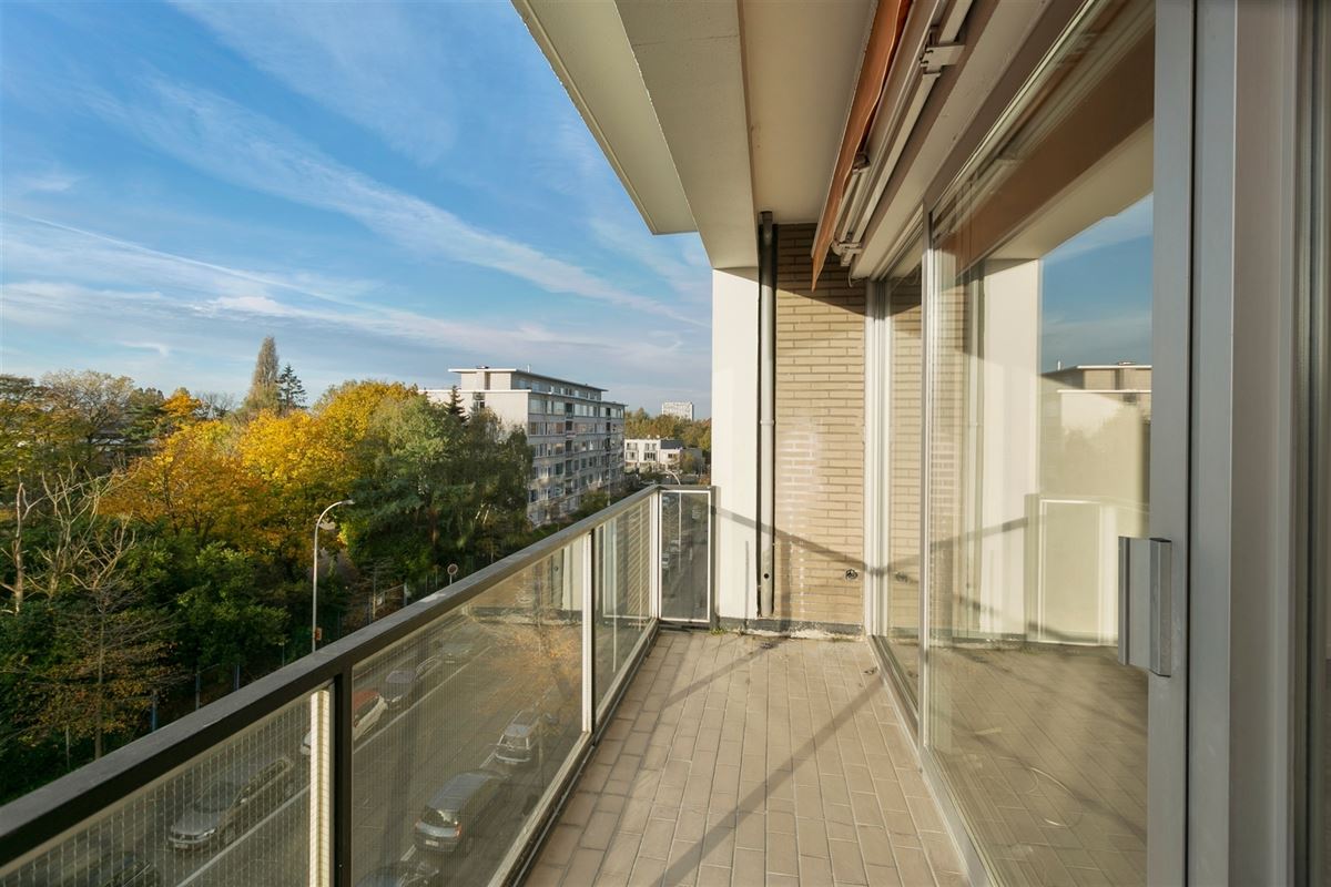 Volledig gerenoveerd, stijlvol en zonnig appartement van 145 m²