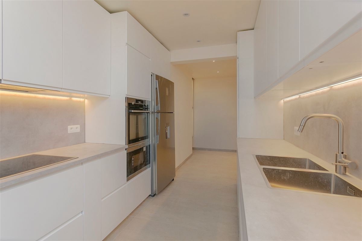 Volledig gerenoveerd, stijlvol en zonnig appartement van 145 m²