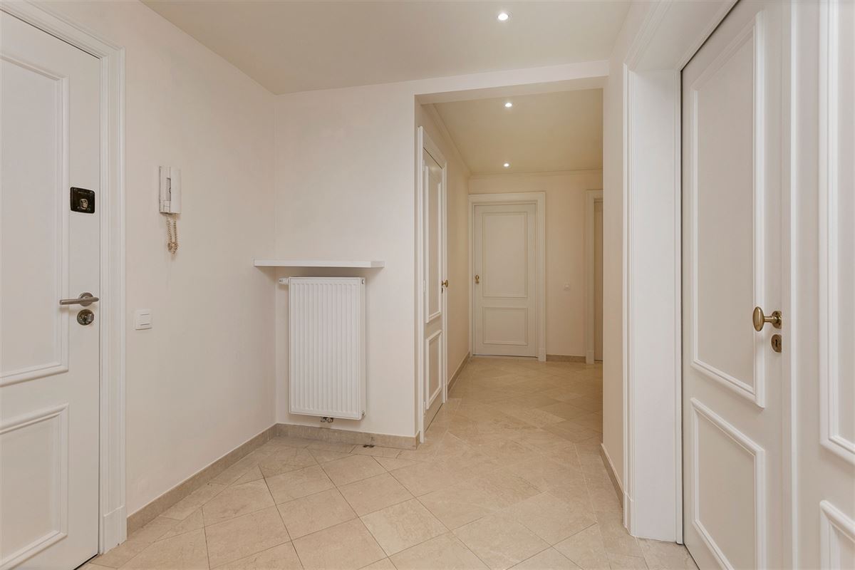 Volledig gerenoveerd, stijlvol en zonnig appartement van 145 m²