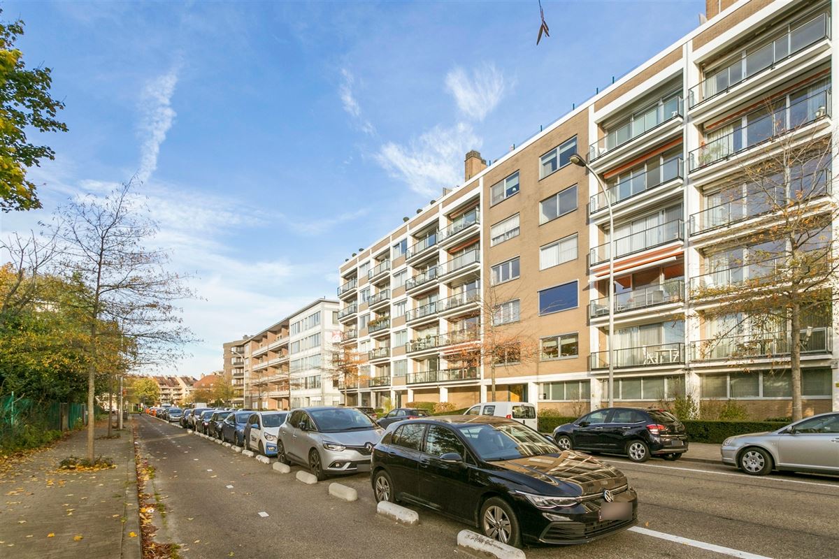Volledig gerenoveerd, stijlvol en zonnig appartement van 145 m²