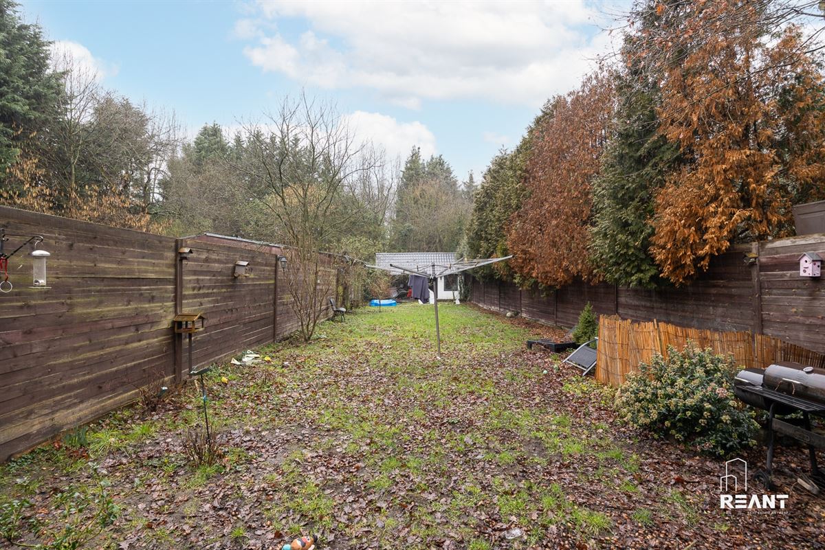 HOB met polyvalente bijwoning op 740 m² te Brasschaat.