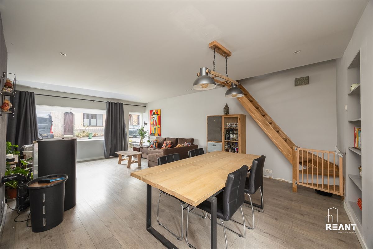 HOB met polyvalente bijwoning op 740 m² te Brasschaat.