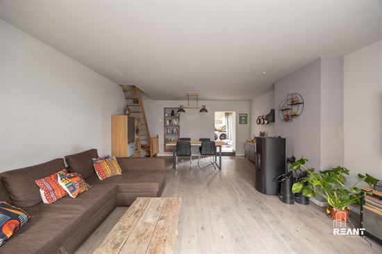 HOB met polyvalente bijwoning op 740 m² te Brasschaat.
