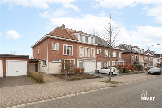Halfopen woning met garage in de Molenvelwijk