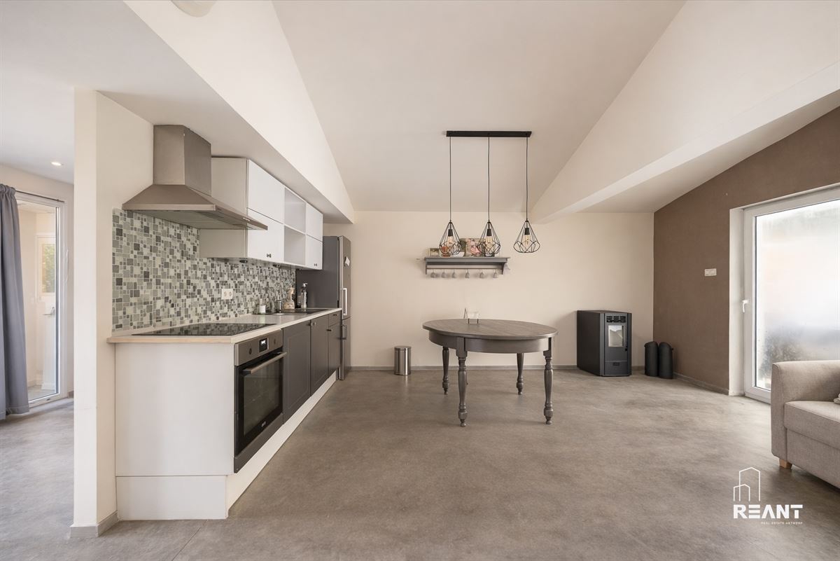 HOB met polyvalente bijwoning op 740 m² te Brasschaat.