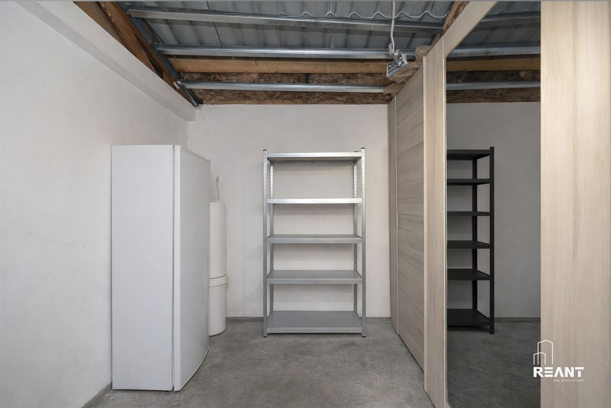HOB met polyvalente bijwoning op 740 m² te Brasschaat.
