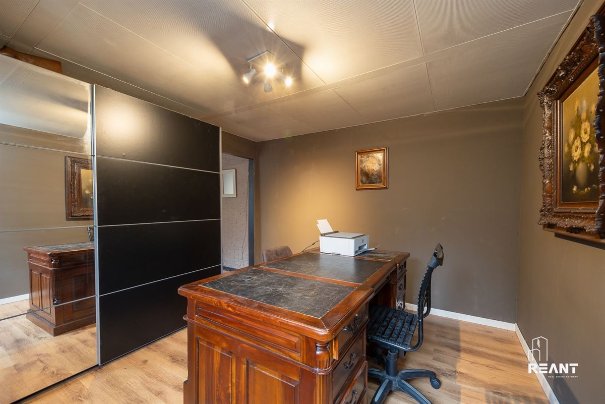 HOB met polyvalente bijwoning op 740 m² te Brasschaat.