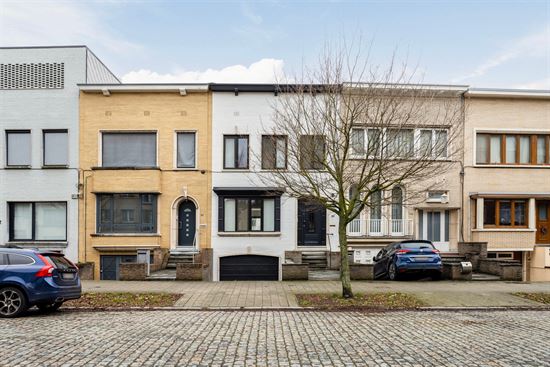 Charmante en instapklare gezinswoning met garage en zonnige ZW-tuin.