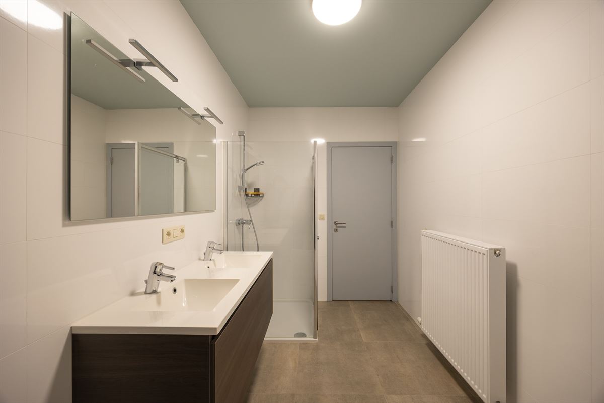 Dakappartement met Zuidgericht Terras en 2 Parkeerplaatsen