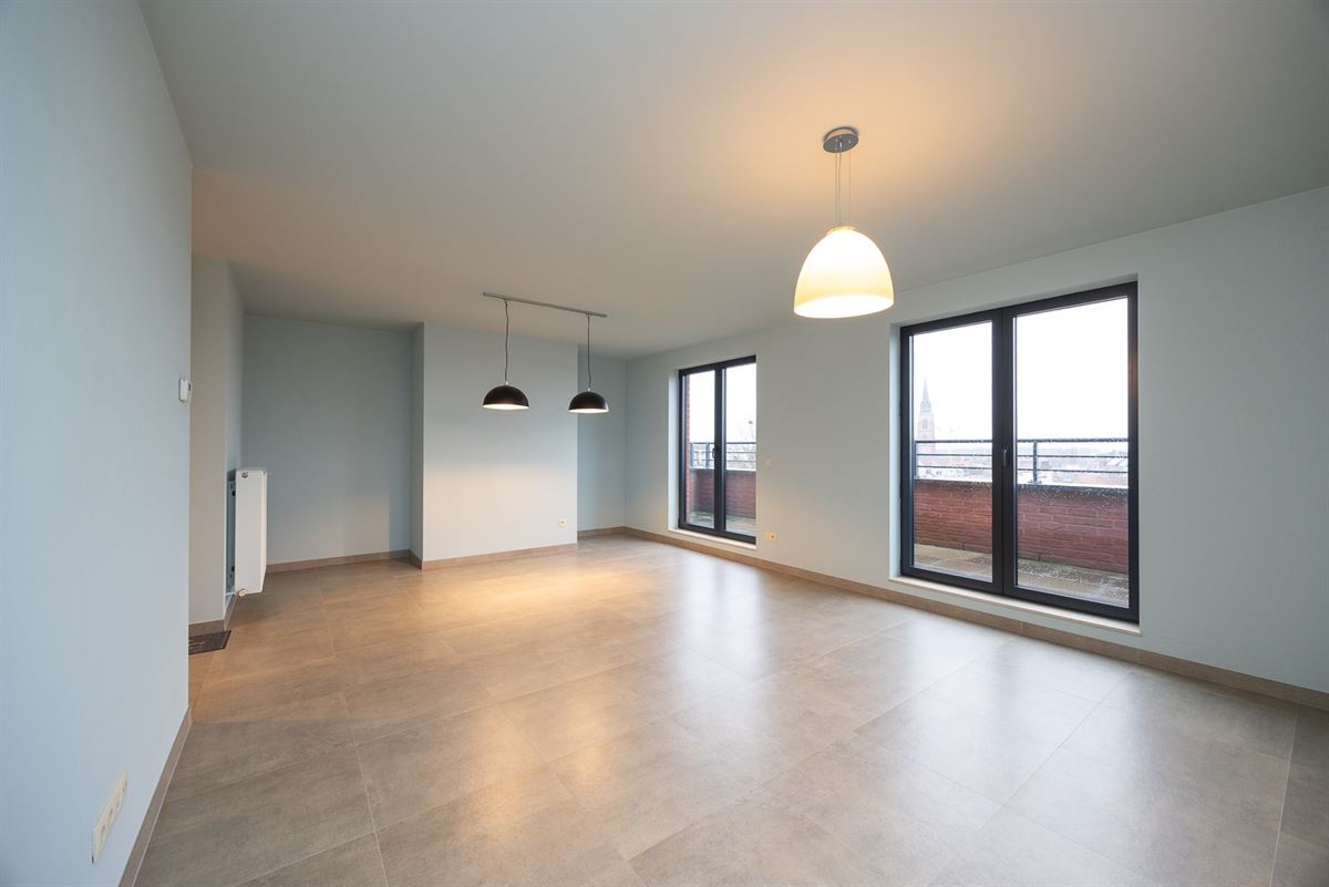 Dakappartement met Zuidgericht Terras en 2 Parkeerplaatsen