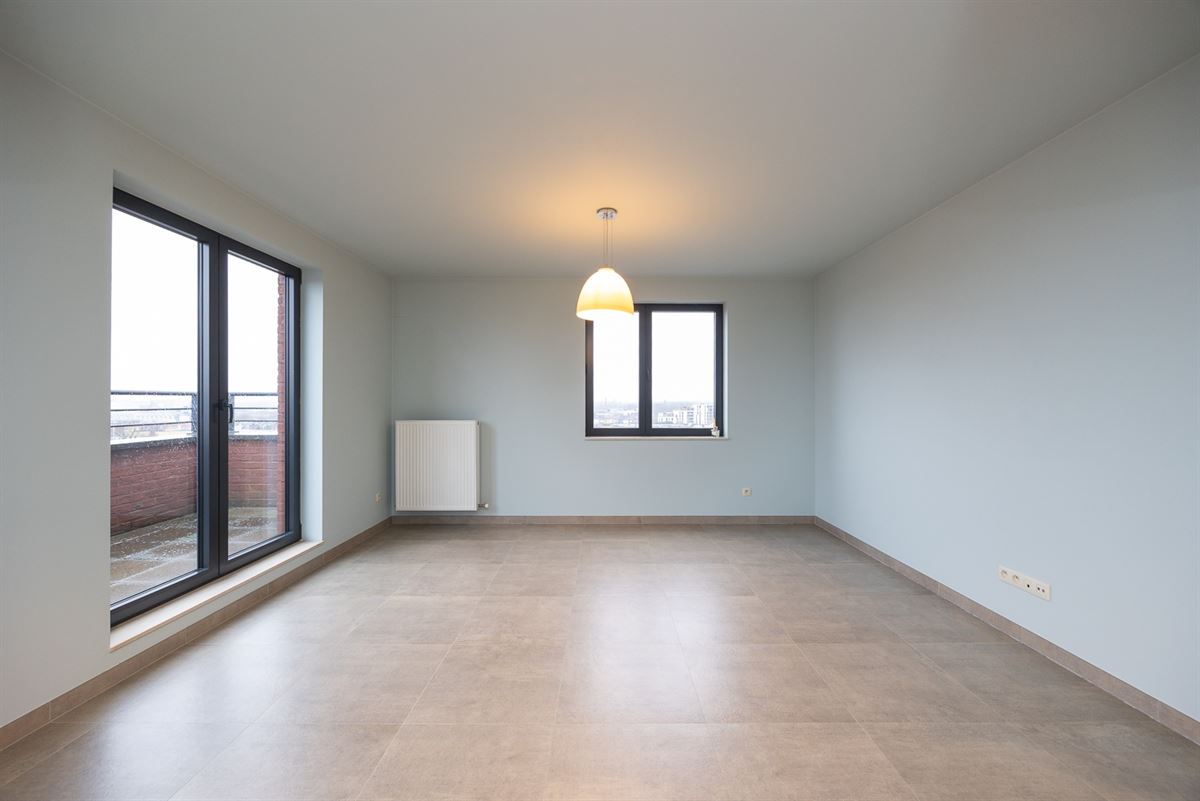 Dakappartement met Zuidgericht Terras en 2 Parkeerplaatsen
