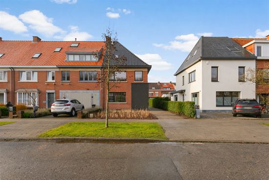 Zeer mooie halfopen bebouwing met garage