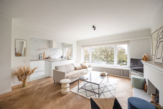 Stijlvol en instapklaar appartement met 2 slaapkamers, terras en veel lichtinval