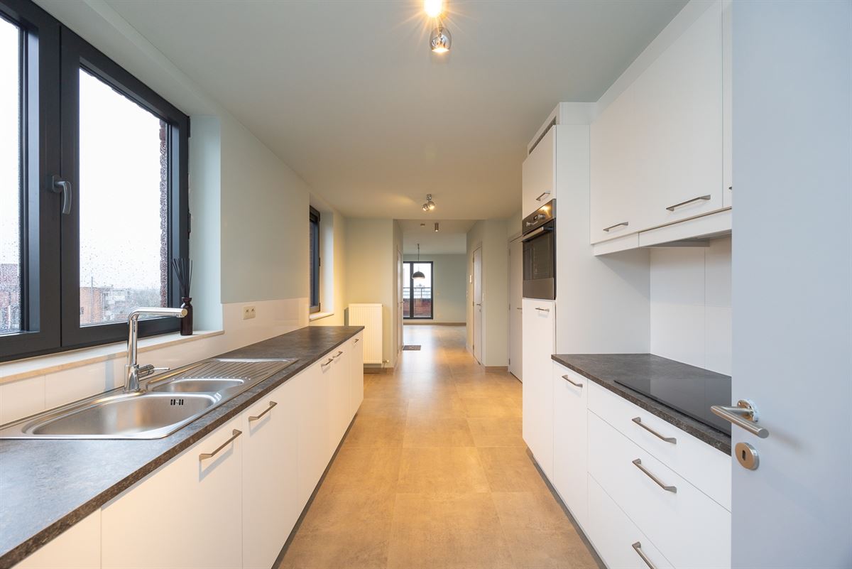 Dakappartement met Zuidgericht Terras en 2 Parkeerplaatsen