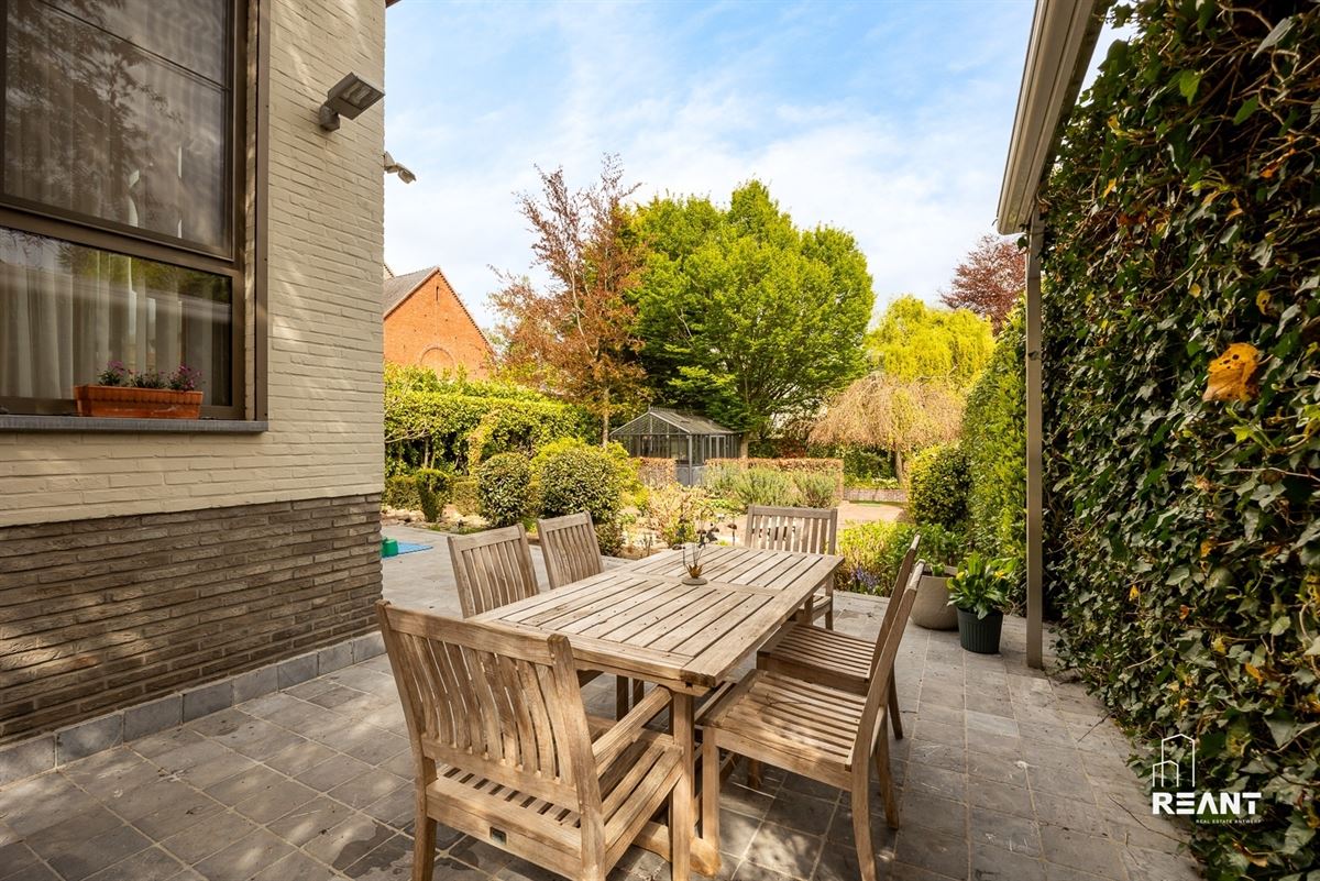 Charmante villa in gegeerde woonwijk Molenveld