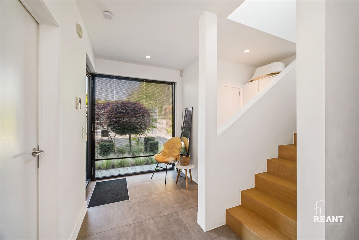 Instapklare woning met 4 slaapkamers, tuin en garagebox.