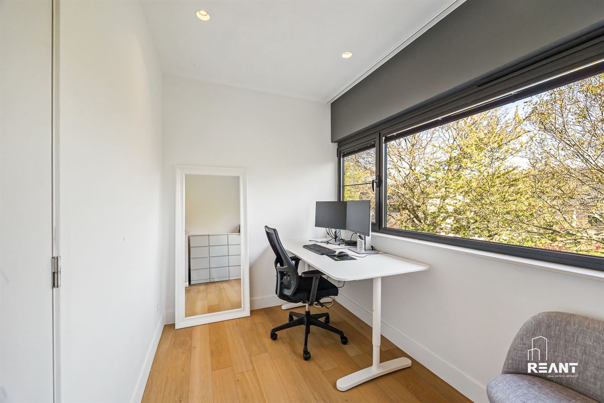 Instapklare woning met 4 slaapkamers, tuin en garagebox.