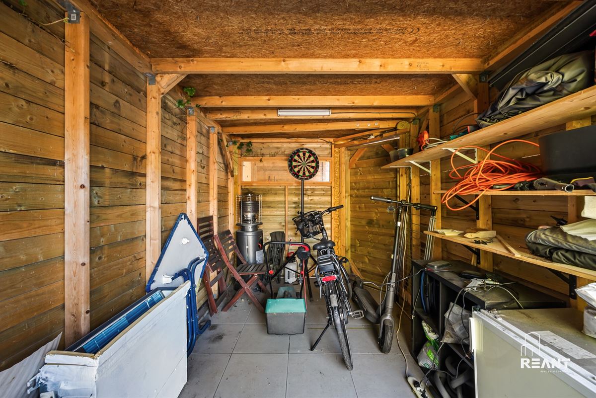Instapklare woning met 4 slaapkamers, tuin en garagebox.