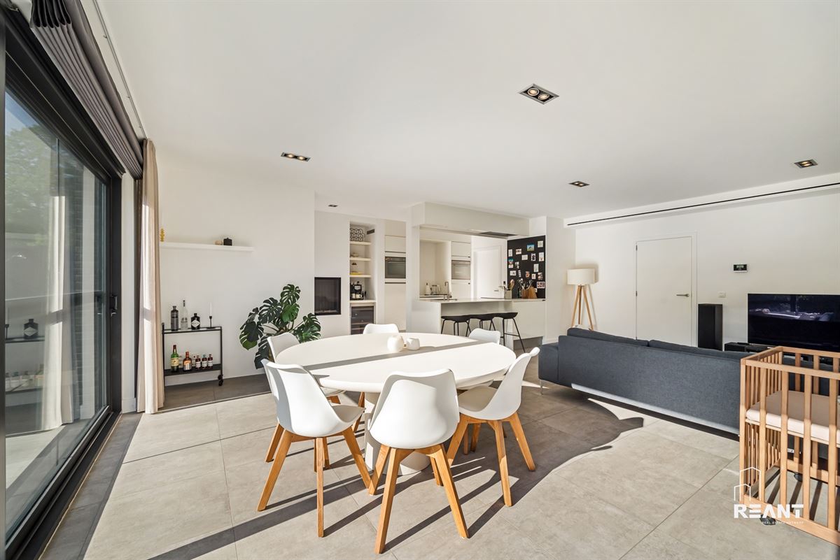 Instapklare woning met 4 slaapkamers, tuin en garagebox.