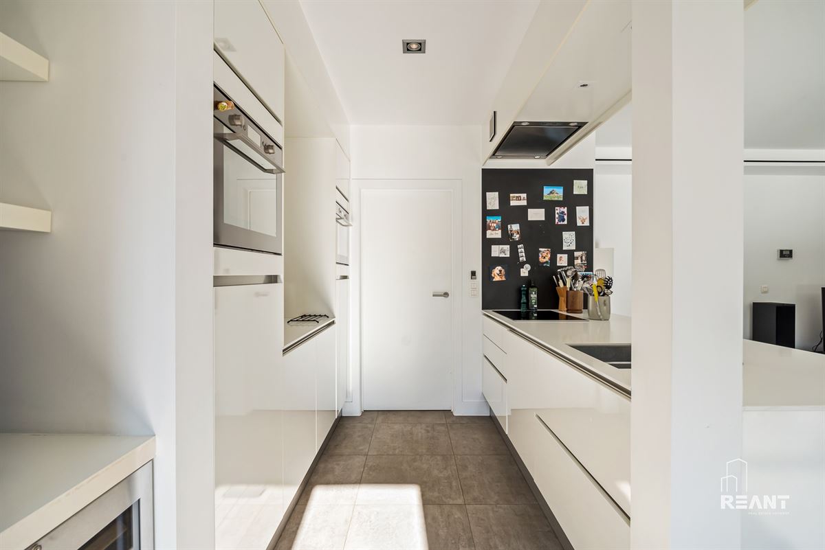 Instapklare woning met 4 slaapkamers, tuin en garagebox.