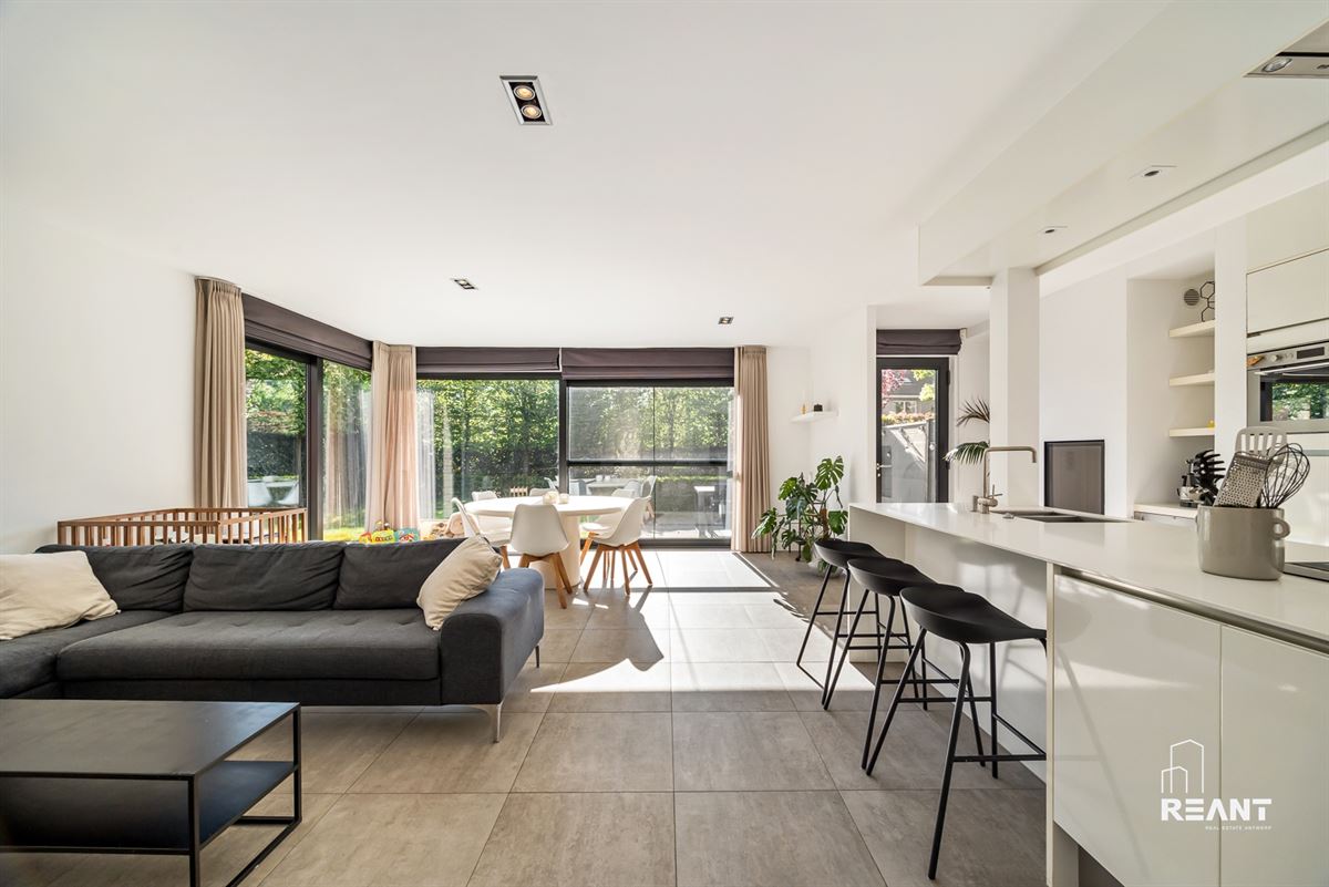 Instapklare woning met 4 slaapkamers, tuin en garagebox.