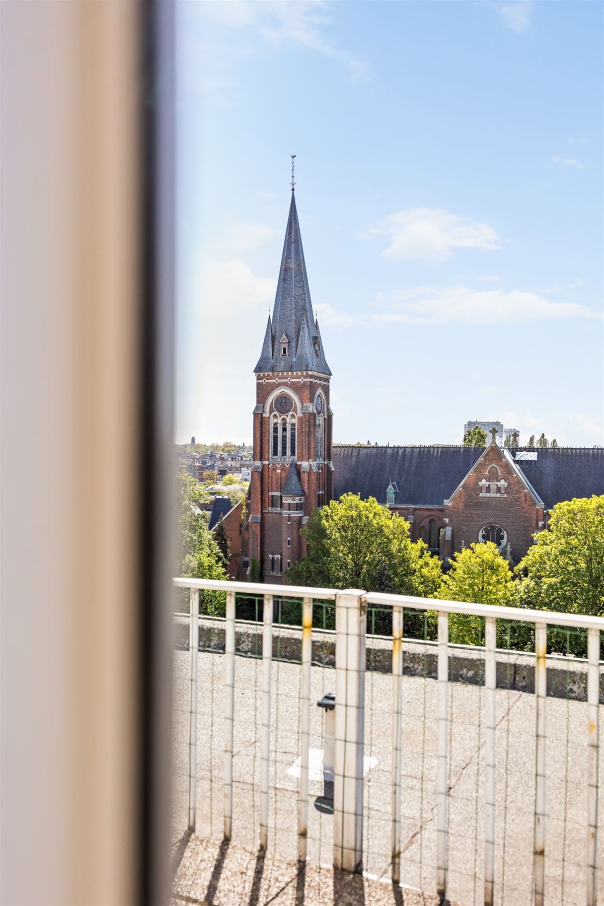 Dakappartement met zuider-dakterras en prachtig uitzicht.