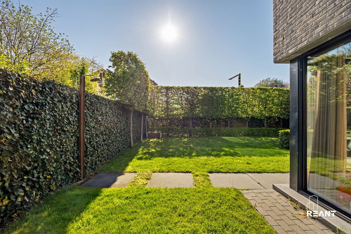 Instapklare woning met 4 slaapkamers, tuin en garagebox.