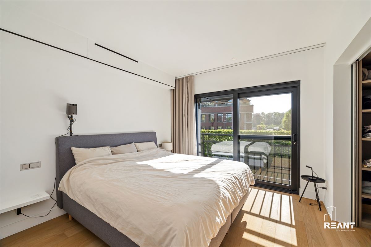 Instapklare woning met 4 slaapkamers, tuin en garagebox.