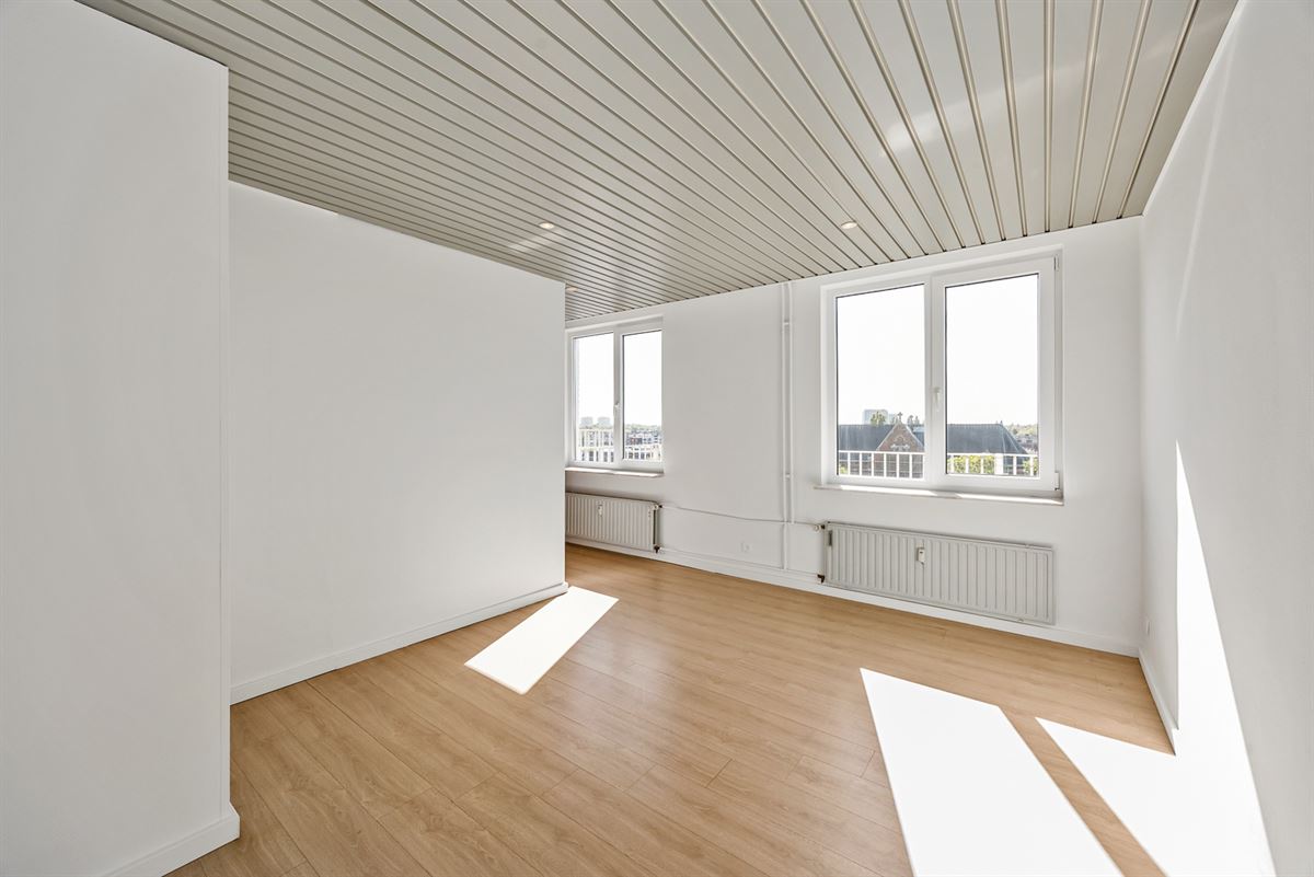 Dakappartement met zuider-dakterras en prachtig uitzicht.
